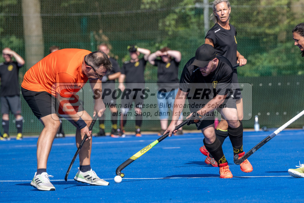 SFE_20240817_0042 | Krefeld, Deutschland, 17.08.2024:  European Cup for Recreational Hockey Players im KTHC Stadion Rot-Weiss Köln Tennis and Hockey Club am 17.08.2024 in Krefeld, Deutschland. (Foto von Stephan Fehrmann)Krefeld, Germany, 17.08.2024: European Cup for Recreational Hockey Players in KTHC Stadion Rot-Weiss Köln Tennis and Hockey Club at 17.08.2024 in Krefeld, Deutschland. (Foto from Stephan Fehrmann)