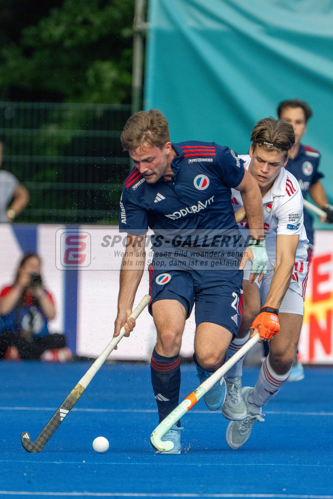 Final4_20250531-1835-Z09_3605 | Krefeld, Deutschland, 31.05.2025:  Feldhockey Final4 2025 – „Deutsche Feldhockey-Meisterschaften 2025“ im Gerd-Wellen-Hockeyanlage am 31.05.2025 in Krefeld, Deutschland. (Foto von Kramhöller/Fehrmann/Kaste)Krefeld, Germany, 31.05.2025: Feldhockey Final4 2025 – „Deutsche Feldhockey-Meisterschaften 2025“ in Gerd-Wellen-Hockeyanlage at 31.05.2025 in Krefeld, Deutschland. (Foto from Kramhöller/Fehrmann/Kaste)
