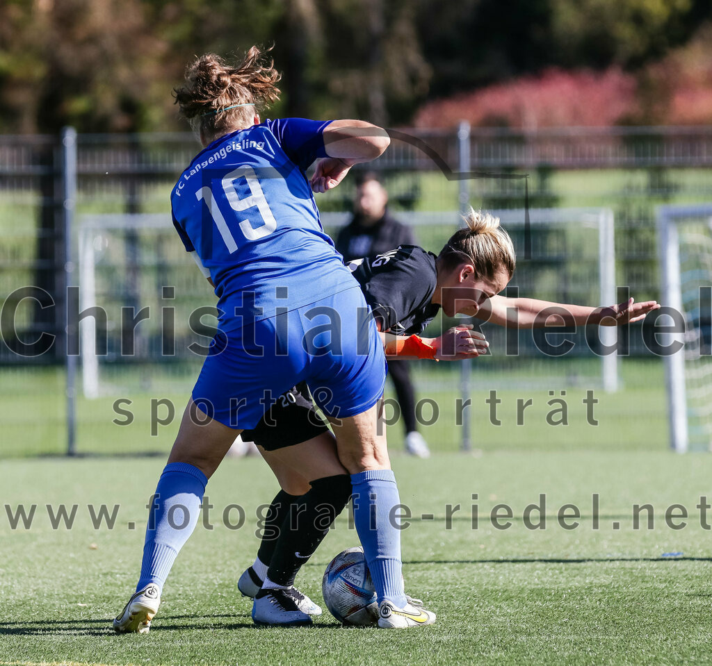 2023-10-21_030_FC_Langengeisling_gegen_TSV_Eching | Erding, Deutschland, 21.10.2023:
Fußball, Bezirksoberliga 2023 / 2024, 8. Spieltag, FC Langengeisling gegen TSV Eching, Endergebnis: 0:0

Carina Sedlmeier (FC Langengeisling, #19), Gentiana Hoxha (TSV Eching, #20)

Foto: Christian Riedel / fotografie-riedel.net