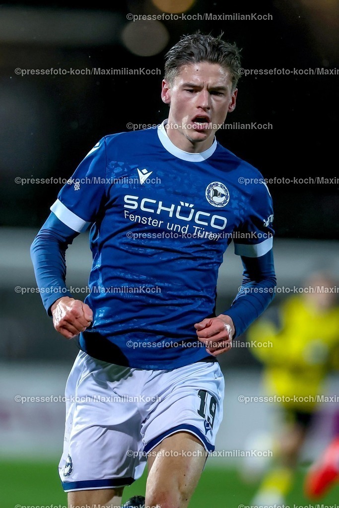 BVBII26012502210 | 26.01.2025, Fußball, 3.Liga, Borussia Dortmund II - Arminia Bielefeld, Stadion Rote Erde, Saison 2024 2025: Maximilian Großer (Arminia #19)DFB regulations prohibit any use of photographs as image sequences and or quasi-video.