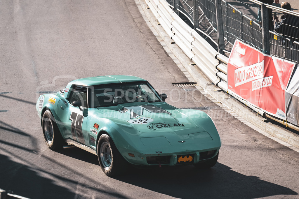21. Arosa ClassicCar 2025 - 6. =September= 2025 | Curt Arbenz aus Küssnacht (SUI) in einem Chevrolet Corvette aus dem Jahre 1979 mit Startnummer 222 am Arosa ClassicCar 2025 in der Kategorie Classic Trophy..@arosaclassiccar, @arosa.official, #arosaclassiccar, #arosa, #76curves, #classiccarBild: Sportfotografie Markus Aeschimann | www.markus-aeschimann.ch - Realisiert mit Pictrs.com