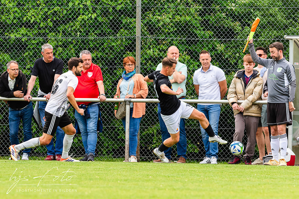 SV Waldesch - SG Urbar-17 | Sportfotografie Hermann-Josef Stoffel - Realisiert mit Pictrs.com