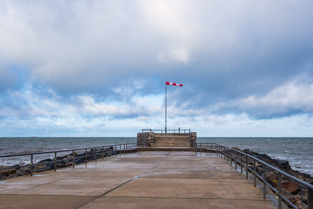 Mole an der Ostseeküste in Warnemünde | Mole an der Ostseeküste in Warnemünde