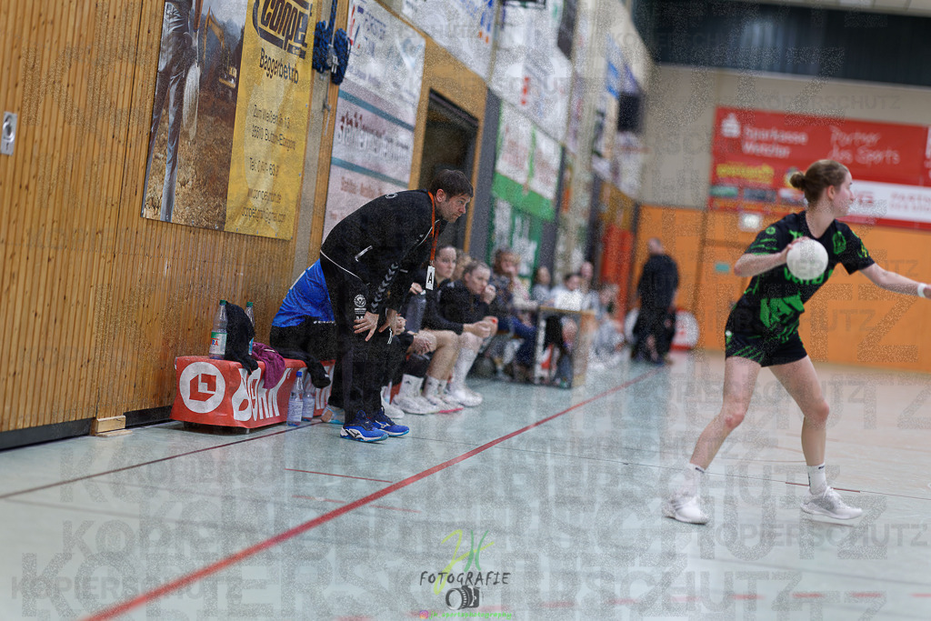 Frauen Oberliga Mitte (HHV); HSG Kleenheim/Langgöns II - HSG Eibelshausen/Ewersbach | Frauen Oberliga Mitte (HHV); HSG Kleenheim/Langgöns II - HSG Eibelshausen/Ewersbach am 01.11.2025 in Oberkleen (Weidig-Halle)Photo © 2025 - Jörg Heinrich - Realisiert mit Pictrs.com