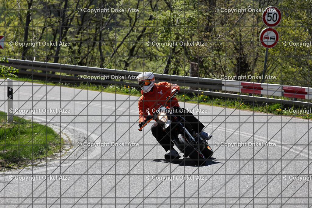 IMG_7252 | Fotograf am Kyffhäuser. Onkel Atze. Kyffhäuser Rennstrecke. Café36. Motorsportfotografie. - Realisiert mit Pictrs.com