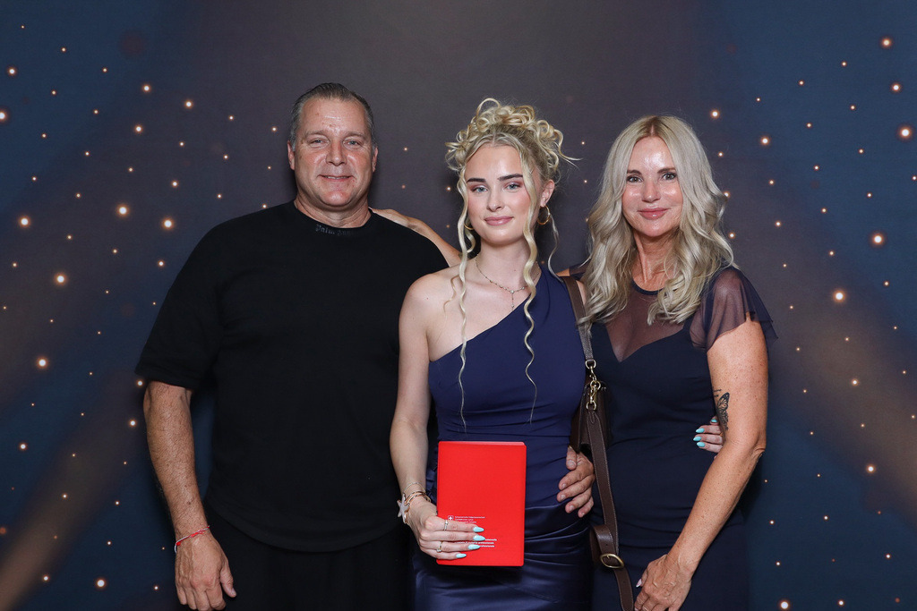 ZD260628112736-25 | Fotoshop von zweidimensional Fotografie. Ihr Fotograf im Aargau. Abzüge von Ihrem Fotobox Event bestellen.Abzüge von Ihrem Hochzeit bestellen.Abzüge von Ihrem Schulfotograf bestellen.