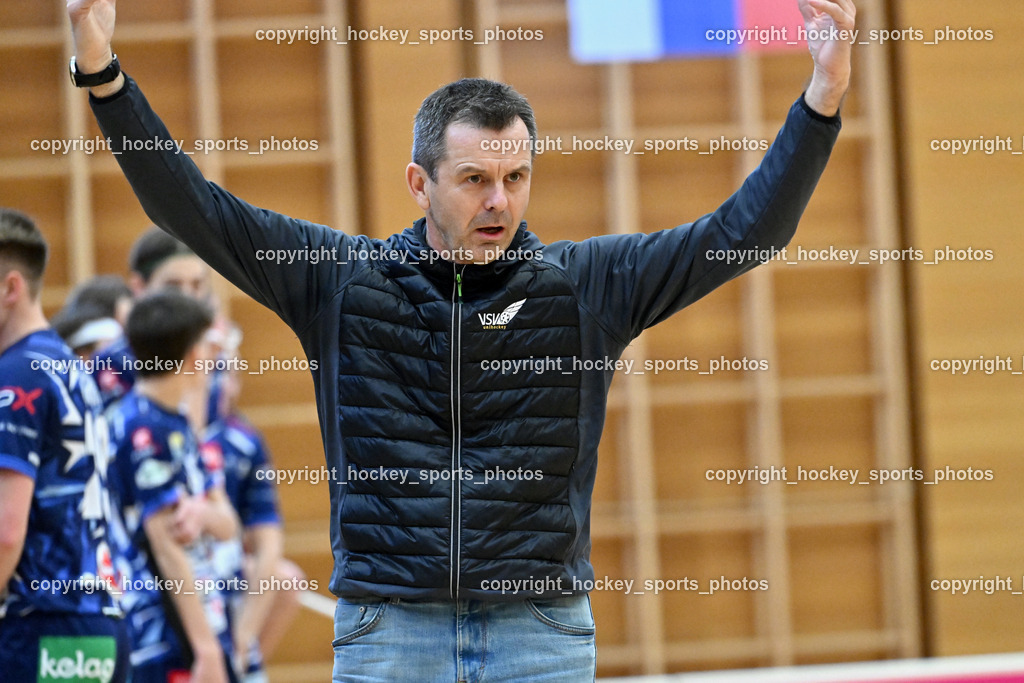 FBK Loka vs. VSV Unihockey | Headcoach VSV Unihockey Harald Felsberger, FBK Loka vs. VSV Unihockey, FBK Loka vs. VSV Unihockey am 23.03.2025 in Villach (Ballspielhalle St. Martin), Austria, (Photo by Bernd Stefan)