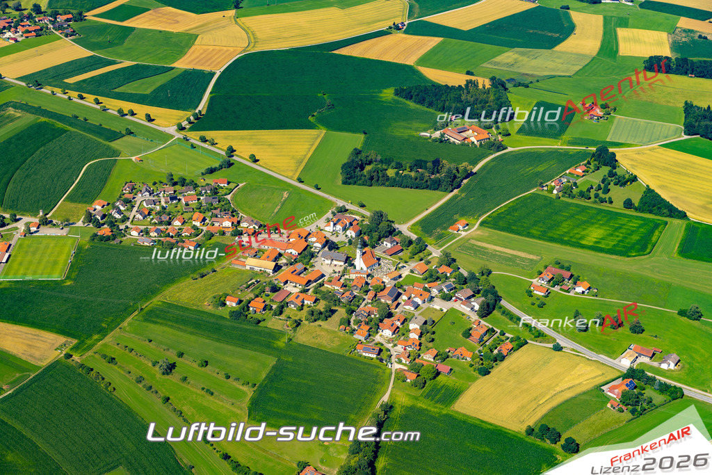 Aktuelles Luftbild von Kay Tittmoning - Die Luftaufnahme wurde 2022 mittels UL-Flugzeug erstellt ( keine Drohne ) - hochauflösende Kamera-Systeme von  Canon -Beste Qualität - Für grossformatige Ausdrucke geeignet. Die Geschenkidee !