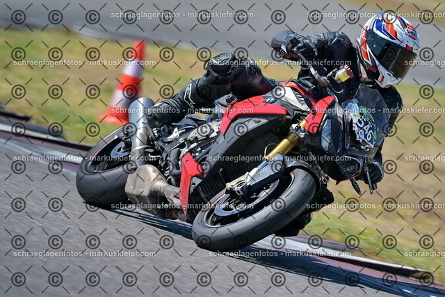 26bt04-1127 | markuskiefer.com - Realisiert mit Pictrs.com