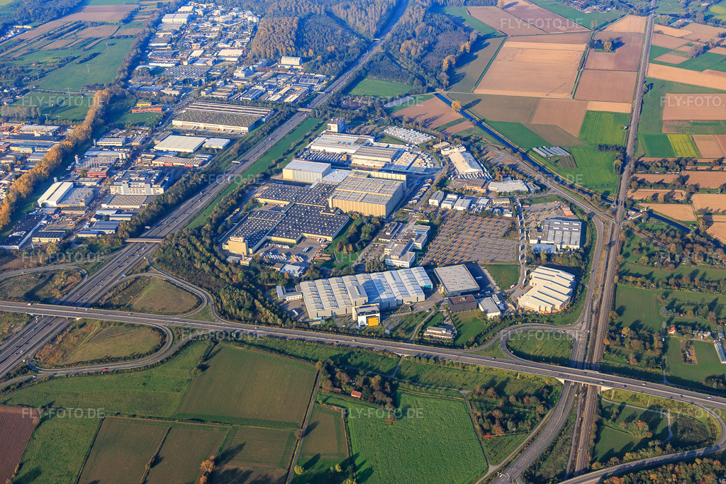 Luftbild: Industriegebiet Auf d. Briet von Süden mit Robert Bosch GmbH, Alois Schmitt GmbH & Co. KG und Glavista im Ortsteil Durlach in Karlsruhe im Bundesland Baden-Württemberg in Deutschland. Foto: IMG_075413.jpg vom 26.10.2014 durch Werner Riehm/FLY-FOTO.deAuflösung des Originals: 5472 x 3648 pxWWW.BOSCH.DE