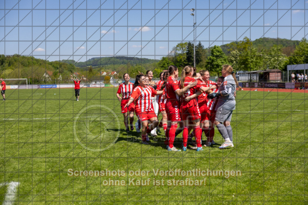 20250501_124536_0951 | #,1.FC Donzdorf II (rot) vs.1.Göppinger SV (weiß), Fussball, Frauen-Bezirkspokal Halbfinale Saison 2024/2025, Rasenplatz Lautertal Stadion, Süßener Straße 16, 73072 Donzdorf, 01.05.2025 - 10:30 Uhr,Foto: PhotoPeet-Sportfotografie/Peter Harich