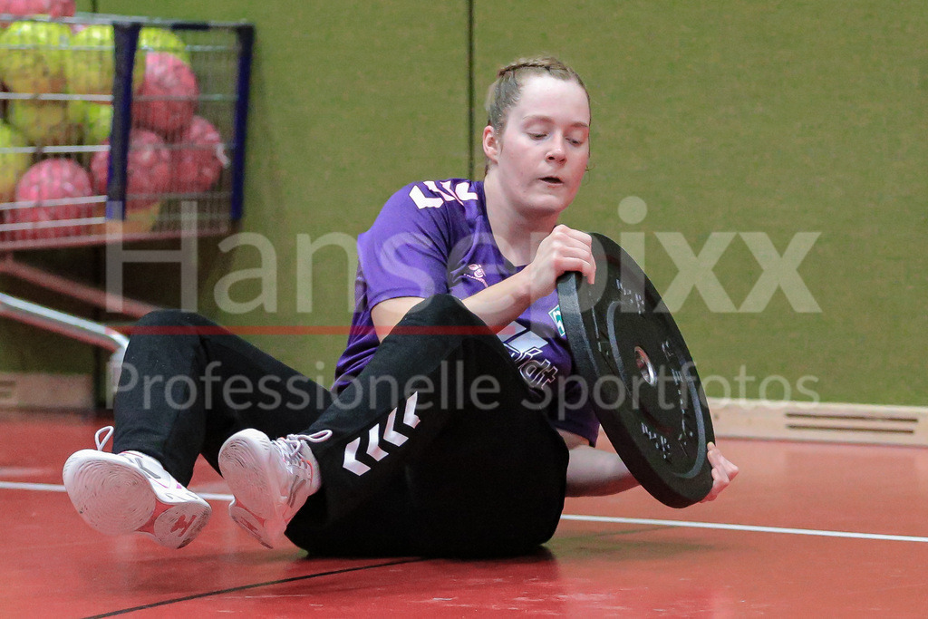 Handball, 2. Bundesliga Frauen, Training SV Werder Bremen | v.li.: Wioleta Pajak (Torhüterin, Torwart, SV Werder Bremen, 32) bei einer Übung, Trainingsübung