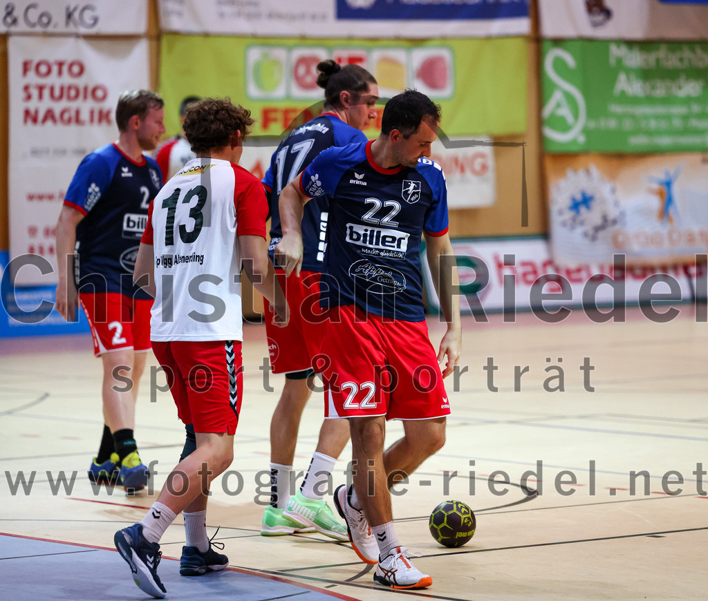 2022-09-24_106_SpVgg_Altenerding_gegen_HSG_Freising-Neufahrn | Erding, Deutschland, 24.09.2022:
Handball, Bezirksoberliga Männer 2022 / 2023, 2. Spieltag, SpVgg Altenerding gegen HSG Freising-Neufahrn, Endergebnis: 18:26

Jakob Köhler (SpVgg Altenerding, #13), Tobias Kapser (HSG Freising-Neufahrn, #22)

Foto: Christian Riedel / fotografie-riedel.net
