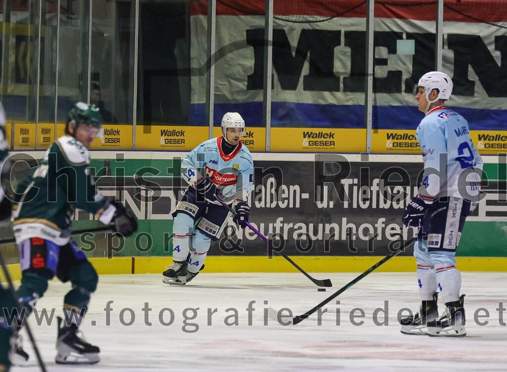 2025-12-23_039_TSV_Erding_gegen_Heilbronner_Falken | Erding, Deutschland, 23.12.2025:Eishockey, Oberliga Süd 2025 / 2026, 29. Spieltag, TSV Erding gegen Heilbronner Falken, Endergebnis: 5:4Niklas Jentsch (Heilbronner Falken, #14), Corey Mapes (Heilbronner Falken, #24)Foto: Christian Riedel / fotografie-riedel.net