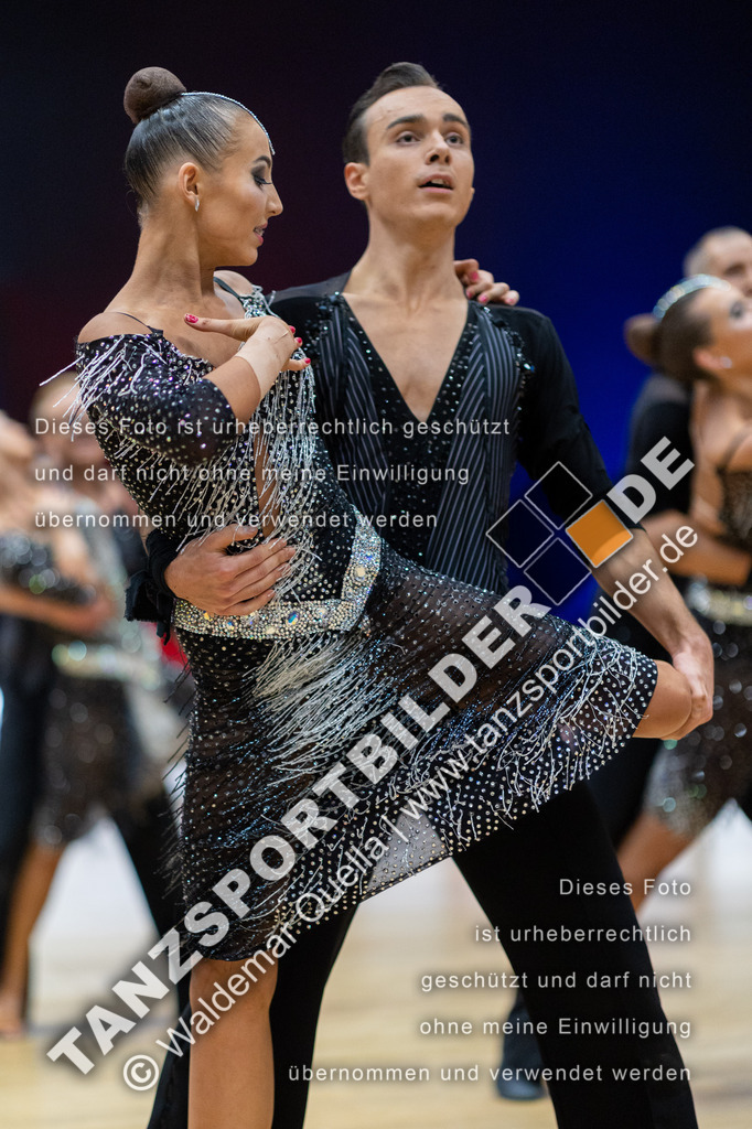 20230115-00196 | Hier finden Sie Tanz Bilder vom Latein und Standard Formationen tanzen. Sportbilder vom Tanzsport. Schöne Fotos und von Weltmeisterschaft, Europameisterschaft, Bundesliga, Regionalliga, Oberliga und Landesliga sowie von GOC Stuttgart, DanceComp, WM Bremen