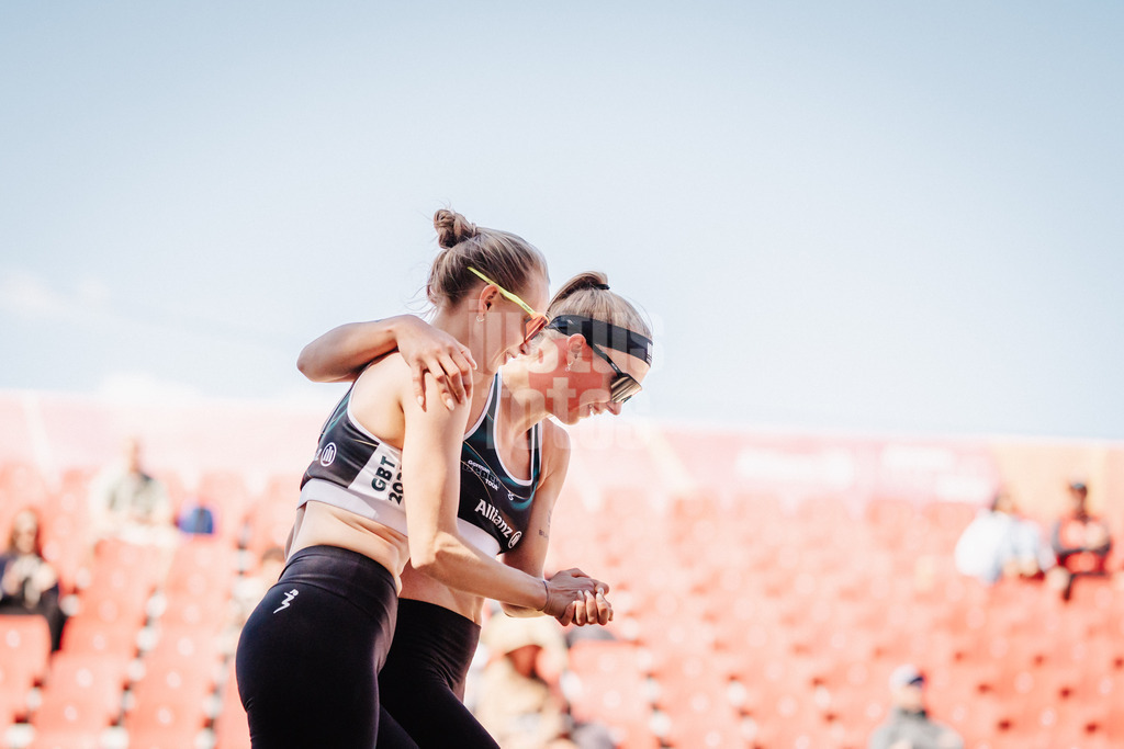 Beachvolleyball | Frauen | Allianz German Beach Tour 2025 | Tourstop Düsseldorf | 16.05.2025 | v.l. Tabea Schwarz und Sandra Ittlinger jubeln nach dem Sieg