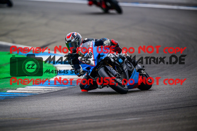 MaZZes_FotoMatrix_240614_6007705_9417 | WEISS