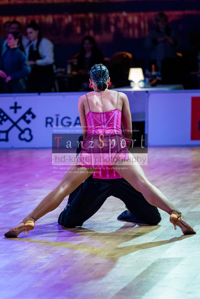 20251212_WDSF_World_Ch_Cup_RS-Lat_0878-2 | Tanzsportbilder, Standardtanz, Lateintanz, WDSF, DTV, LTVB, dancecomp, goc, hessen tanzt, blaues band der spree, walzer, tango, wiener walzer, slowfox, quickstepp, samba, rumba, cha-cha-cha, paso doble. jive, hd-kroft photography, turniertanzsport