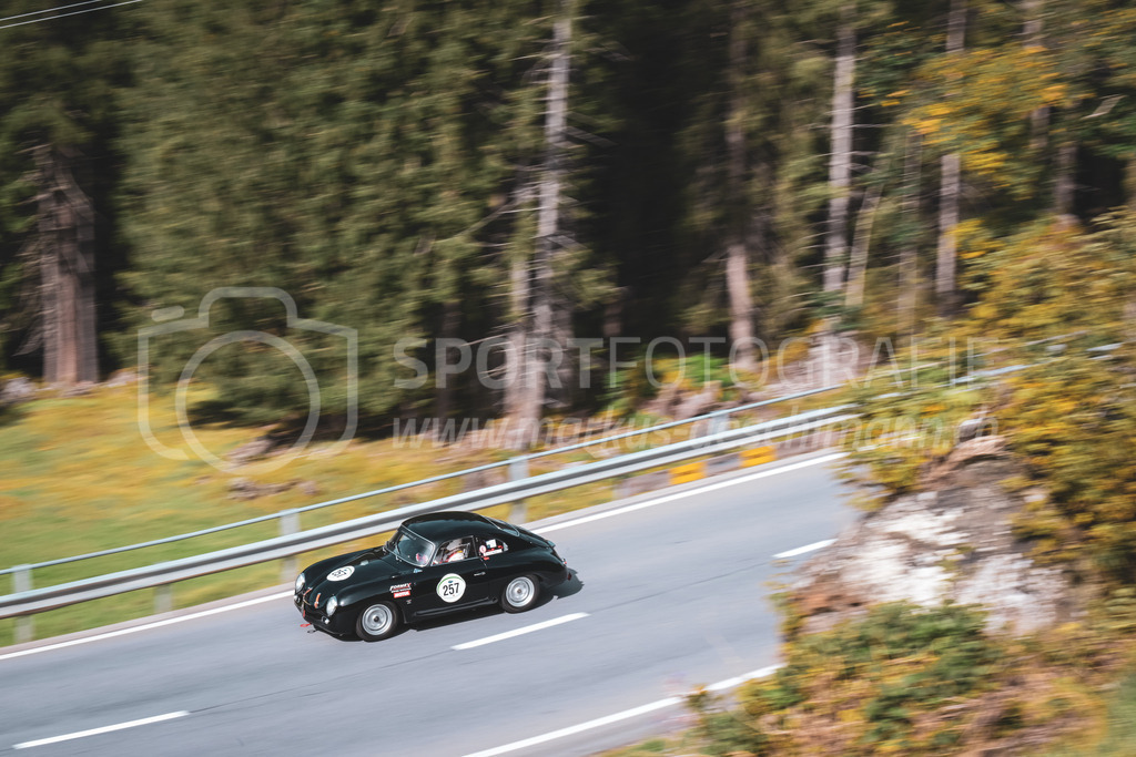 21. Arosa ClassicCar 2025 - 7. =September= 2025 | Karl Heinz Meyer aus Neerach (SUI) in einem Porsche 356 aus dem Jahre 1956 mit Startnummer 257 am Arosa ClassicCar 2025 in der Kategorie Classic Trophy..@arosaclassiccar, @arosa.official, #arosaclassiccar, #arosa, #76curves, #classiccarBild: Sportfotografie Markus Aeschimann | www.markus-aeschimann.ch - Realisiert mit Pictrs.com