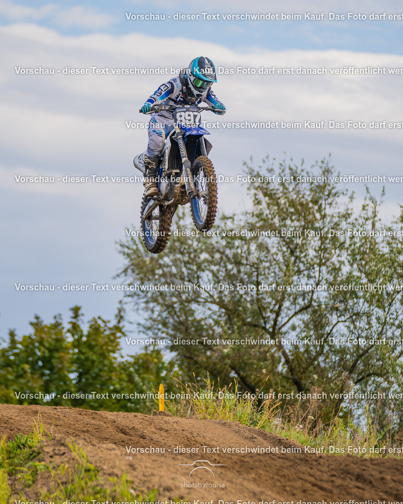 09_21_LM_Schenkenhorst-3206 | Sportfotografin aus Berlin-Brandenburg mit Fokus auf Motocross. Ich halte deine sportliche Leistung und echte Emotionen auf und neben der Strecke professionell fest. Entdecke die Fotos von deinem Rennen und bestelle sie direkt hier im Shop.