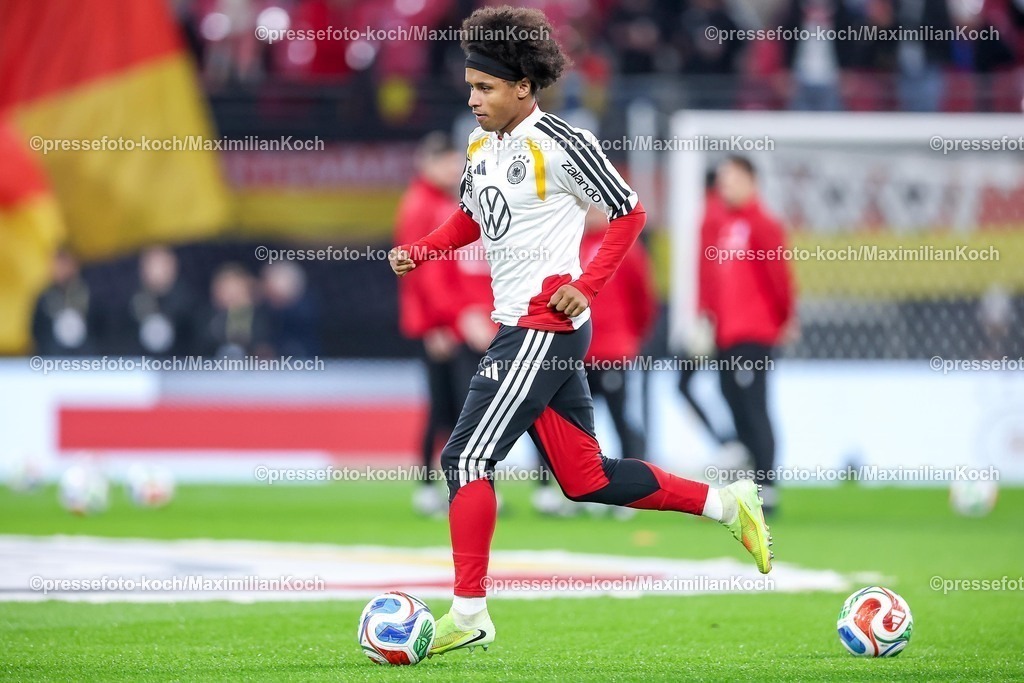 DFB17112501038 | 17.11.2025, Fußball, Länderspiel, WM-Qualifikation Europa, Deutschland - Slowakei, Red Bull Arena (Leipzig), 10. Spieltag, Saison 2025 2026: Karim Adeyemi (GER #14)  beim Aufwärmen Training vor dem Spiel Regulations prohibit any use of photographs as image sequences and or quasi-video.