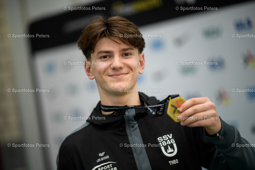 _KP13063_1 | 09.02.2025, xkaix, Leichtathletik 20. Deutsche Meisterschaften, Mehrkampf Halle v.l. Theodor Keller (SSV Ulm 1846) - Realisiert mit Pictrs.com