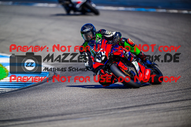 MaZZes_FotoMatrix_240520_6007705_8507 | WEISS