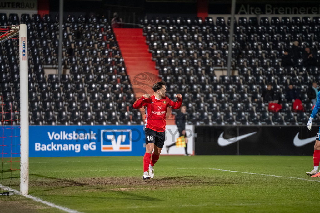 SG Sonnenhof Grossaspach vs. TSV Steinbach Haiger, Fussball, Regionalliga Suedwest, 25. Spieltag, 20.03.2026 | Niklas Pollex (SG Sonnenhof Großaspach, #18) jubelt nach seinem Treffer zum 2:1,SG Sonnenhof Grossaspach vs. TSV Steinbach Haiger, Fussball, Regionalliga Suedwest, 25. Spieltag, 20.03.2026Foto: photosbyphips/Philip Ziegler