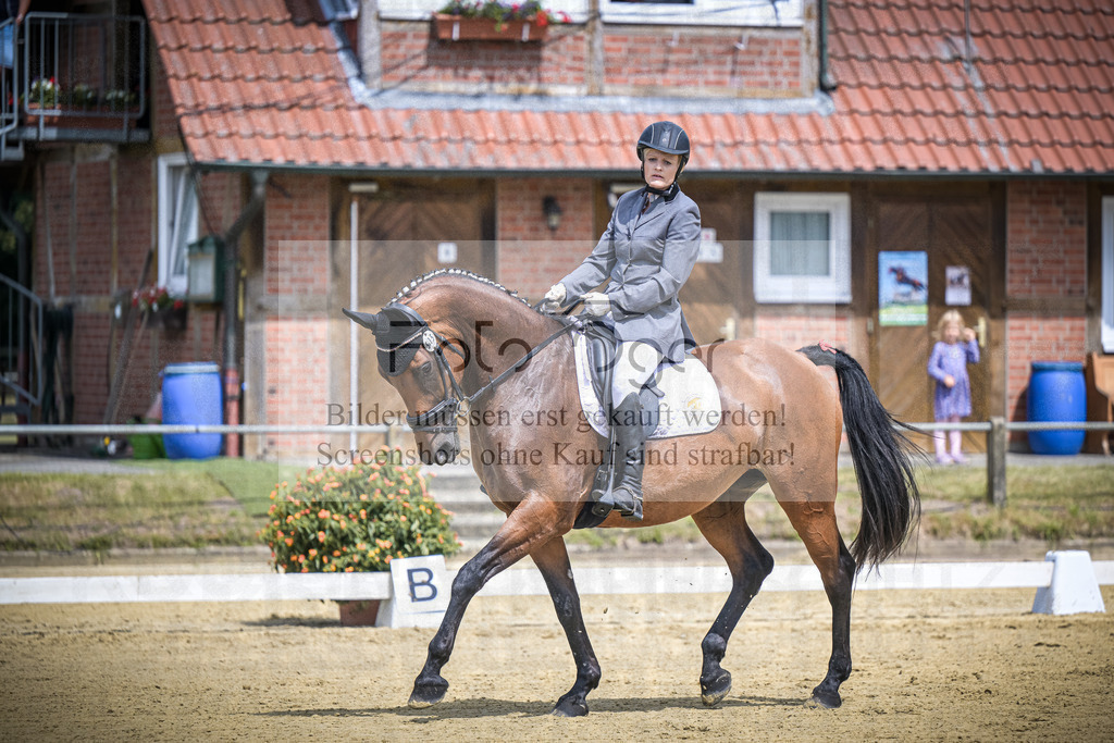 DOS_0348 | Entdecke hochwertige Reitturnierfotos von Foto Oger. Professionell, emotional und authentisch – jetzt Lieblingsmomente im Shop bestellen.Deutschlandweite Turnierfotografie. - Realisiert mit Pictrs.com