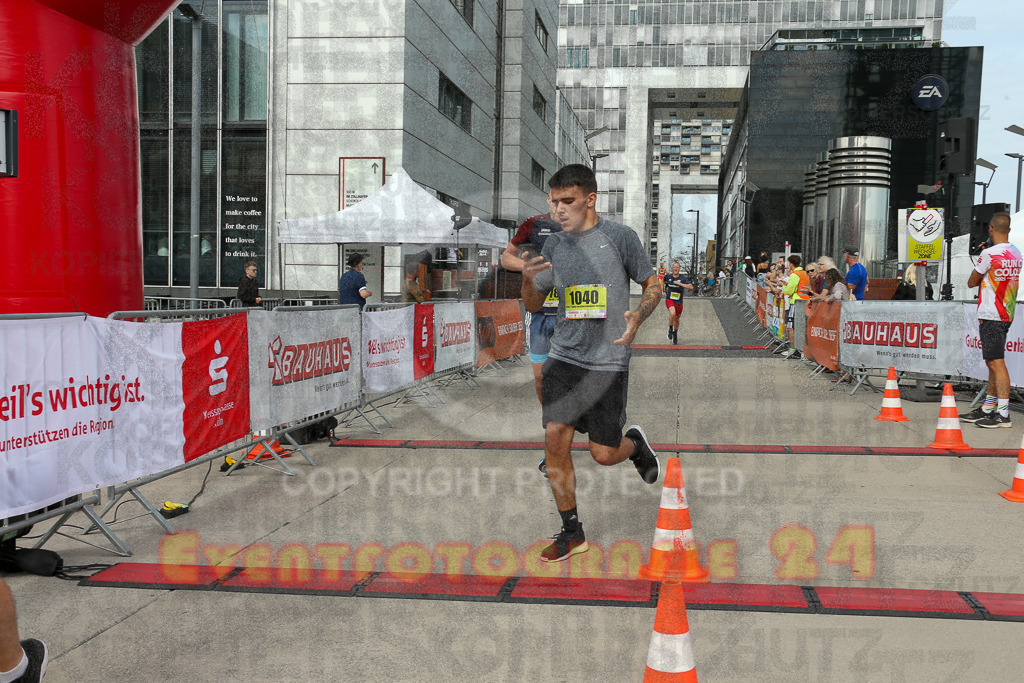 250920_1323_EX1_4256 | Sportfotografie im Rhein-Sieg Kreis, Köln, Bonn, NRW, Rheinland Pfalz, Hessen, etc. Unser Tätigkeitsfeld umfasst den Laufsport vom Volkslauf über den Marathon, Duathlon, Triathon bis zum Ultralauf wie Kölnpfad Ultra oder Schindertrail.