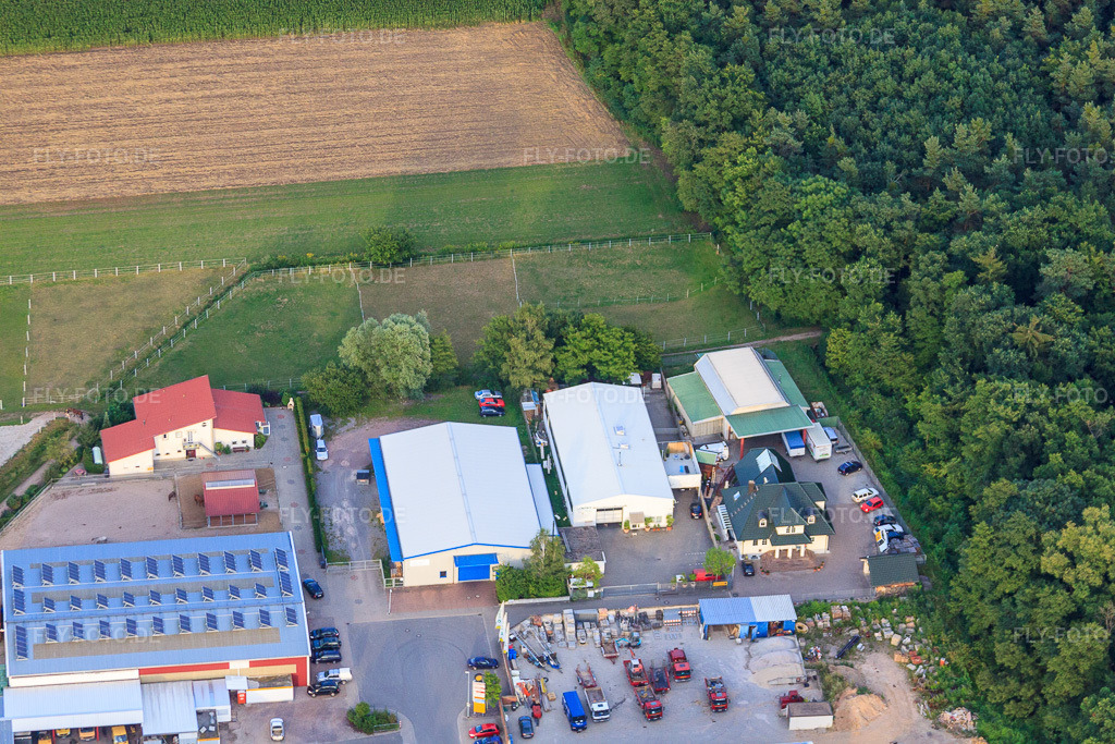 Luftbild: Gewerbegebiet Am Gäxwald mit REGAB GmbH Tiefbau, Klarsicht-Verpackungen Weber GmbH und Feinwerk Präzisions- und Messtechnik GmbH & Co. KG in Herxheim bei Landau im Bundesland Rheinland-Pfalz in Deutschland. Foto: IMG_51430.jpg vom 04.08.2012 durch Werner Riehm/FLY-FOTO.deWWW.REGAB.DE