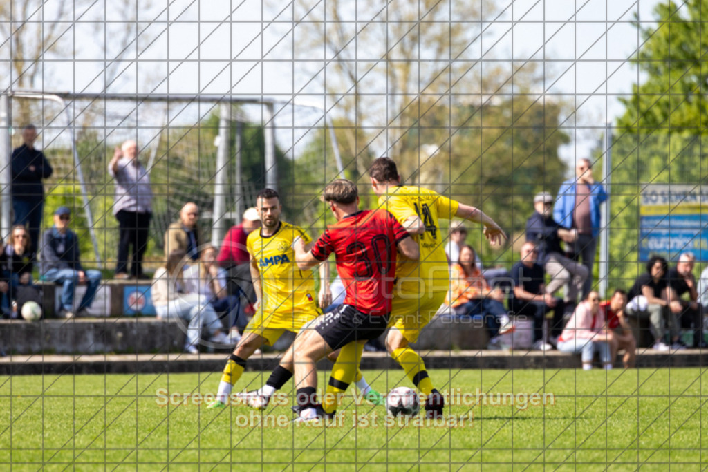 20250427_151248_0181 | #,TSV Bad Boll (rot) vs. SV Waldhausen (gelb), Fussball, Landesliga 2 - wfv, 24. Spieltag, Saison 2024/2025, Rasenplatz, Erlengarten 37, 73087 Bad Boll, 27.04.2025 - 15:00 Uhr,Foto: PhotoPeet-Sportfotografie/Peter Harich