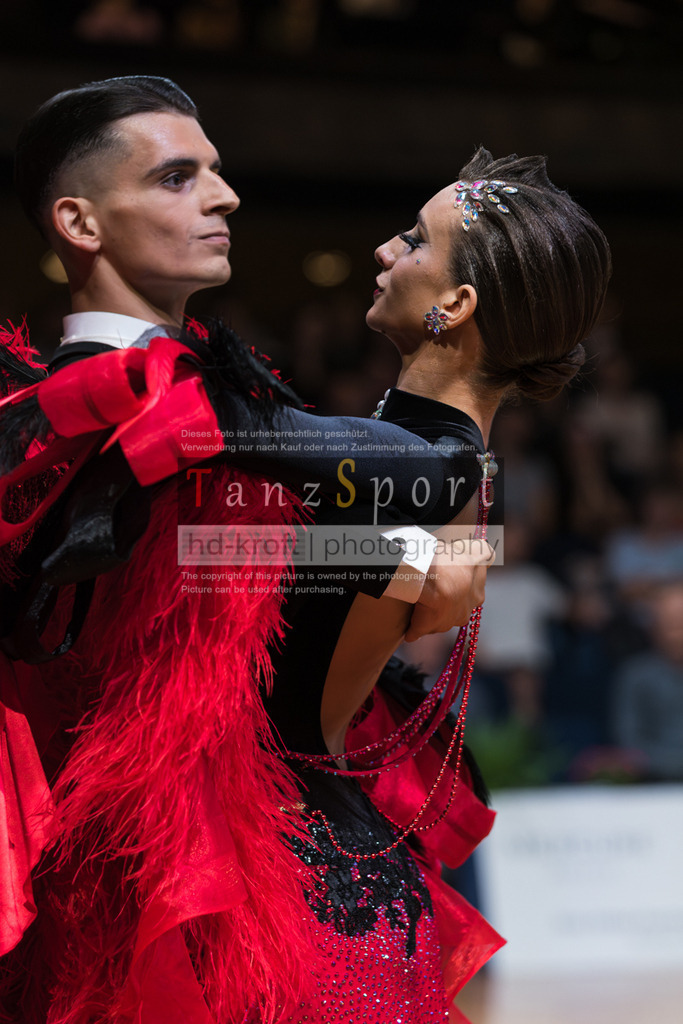 20250820_WDSF Standard Rising Stars R3-3258 | Tanzsportbilder, Standardtanz, Lateintanz, WDSF, DTV, LTVB, dancecomp, goc, hessen tanzt, blaues band der spree, walzer, tango, wiener walzer, slowfox, quickstepp, samba, rumba, cha-cha-cha, paso doble. jive, hd-kroft photography, turniertanzsport