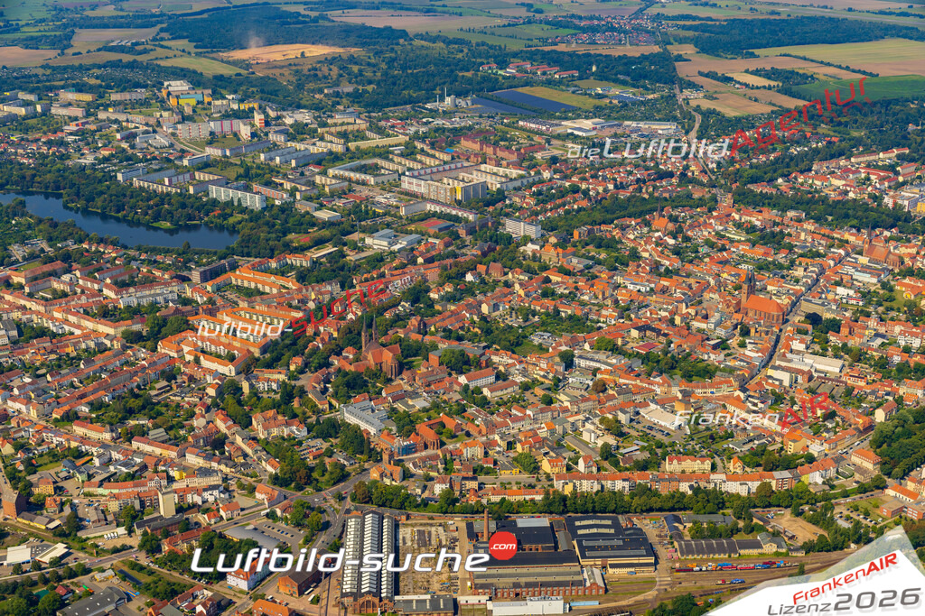 Luftaufnahme historische Altstadt Stendal - Die Luftaufnahme wurde 2025 vom UL-Flugzeug heraus erstellt ( ohne Drohne ) - Hochauflösende Luftaufnahme - für professionelle Ausdrucke geeignet. Die Geschenkidee !Mit Lizenz und Bildrechte bestellbar