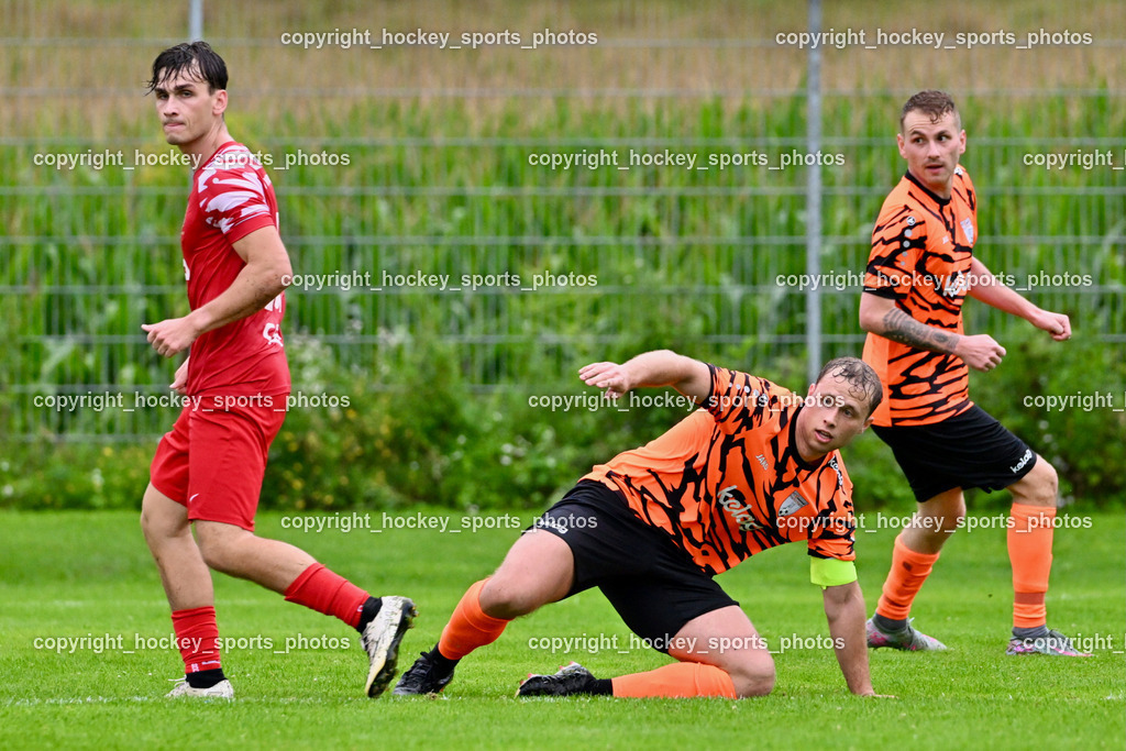 SV Viktoria Viktring vs. FC Mondi Frantschach | #16 Jonas Christoph Draxl SV Viktoria Viktring, #20 Roman Klösch FC Frantschach, #21 Patrick Oliver Weissegger FC Frantschach, SV Viktoria Viktring vs. FC Mondi Frantschach, SV Viktoria Viktring vs. FC Mondi Frantschach am 02.08.2025 in Klagenfurt (Sportplatz Viktrink), Austria, (Photo by Bernd Stefan)