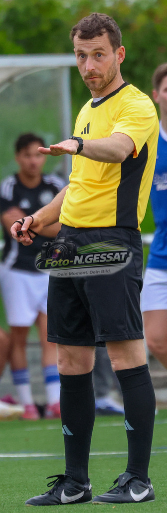 SV Enger-Westerenger - TuS Bruchmühlen | Auf dem Bild zu sehen: Schiedsrichter: Benedikt Paweltzik SV Enger-Westerenger, TuS Bruchmühlen, Saison 25/26, Kreisliga A, Enger, Deutschland - Realisiert mit Pictrs.com