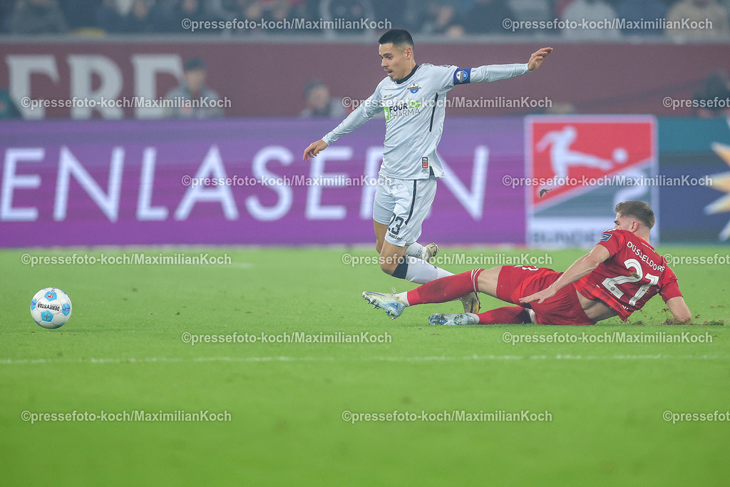 Due09112401025 | 09.11.2024, Fußball, Fortuna Düsseldorf - SC Paderborn 07, 2. Bundesliga, Merkur Spiel-Arena, Saison 2024 2025: Zweikampf zwischen Raphael Obermair (Paderborn #23) gegen Tim Rossmann (Fortuna Düsseldorf #21)DFB regulations prohibit any use of photographs as image sequences and or quasi-video.