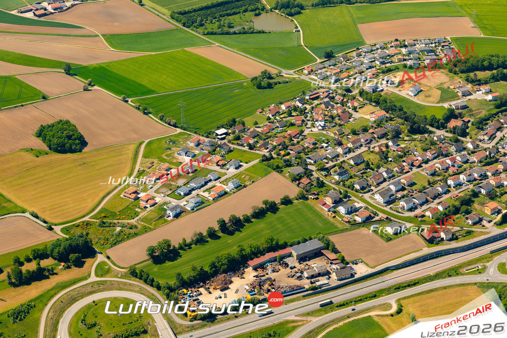Das Luftbild zeigt : Wetterfeld Roding - Die Luftaufnahme wurde 2024 vom UL-Flugzeug aus erstellt ( keine Drohne ) - Hochauflösende Luftaufnahme - Für grossformatige Ausdrucke geeignet. Die Geschenkidee !Mit Lizenz und Bildrechte bestellbar