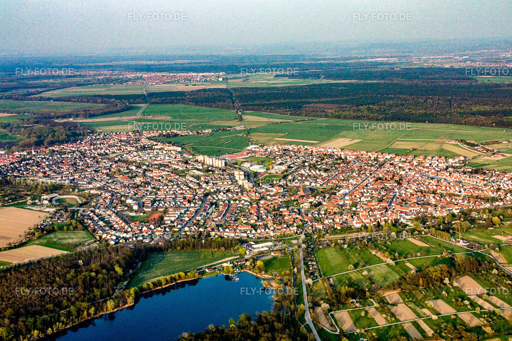 Ortsansicht von Südwesten | Luftbild: Ortsansicht von Südwesten im Ortsteil Linkenheim in Linkenheim-Hochstetten im Bundesland Baden-Württemberg in Deutschland. Foto: IMG_17569.jpg vom 10.04.2009 durch Werner Riehm/FLY-FOTO.de - Realisiert mit Pictrs.com