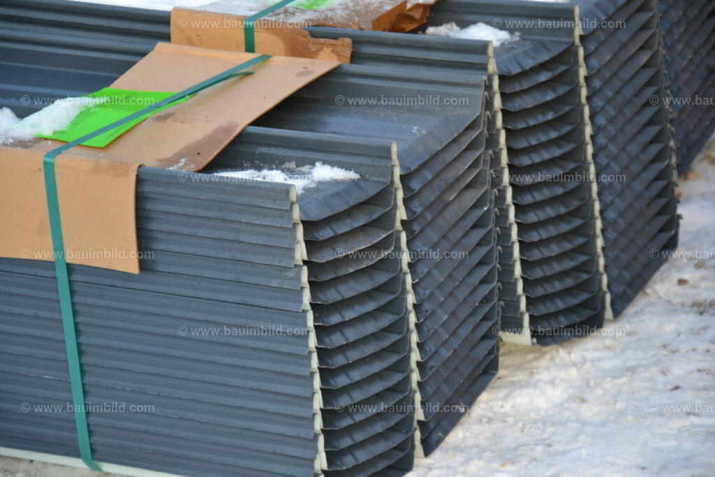 bib-lg11-spenglerarbeiten-0101 | Nach LV-Leistungsgruppen sortierte Detailfotos über den Bau eines Hauses. Alle Hausbau-Bilder direkt vom Urheber und Autor der Website Haus-Selber-Bauen.com
