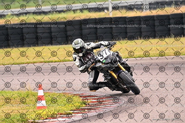 25bt02-0142 | markuskiefer.com - Realisiert mit Pictrs.com