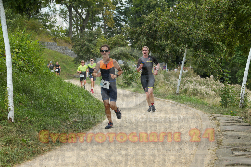 250824_1344_EX1_3494 | Sportfotografie im Rhein-Sieg Kreis, Köln, Bonn, NRW, Rheinland Pfalz, Hessen, etc. Unser Tätigkeitsfeld umfasst den Laufsport vom Volkslauf über den Marathon, Duathlon, Triathon bis zum Ultralauf wie Kölnpfad Ultra oder Schindertrail.