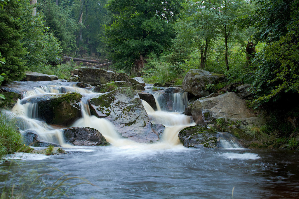 210709-038 | Europa, DEU, Deutschland, Sachsen-Anhalt, Harz, Nordharz, Ilsenburg (Harz), Nationalpark Harz, Ilsental, Wasserfall, Obere Ilsefaelle, Kaskaden, Regenwetter, Natur, Umwelt, Landschaft, Jahreszeiten, Stimmungen, Landschaftsfotografie, Landschaften, Landschaftsphoto, Landschaftsphotographie, Wetter, Wetterelemente, Wetterlage, Wetterkunde, Witterung, Witterungsbedingungen, Wettererscheinungen, Meteorologie, Wettervorhersage, 

[Fuer die Nutzung gelten die jeweils gueltigen Allgemeinen Liefer-und Geschaeftsbedingungen. Nutzung nur gegen Verwendungsmeldung und Nachweis. Download der AGB unter http://www.image-box.com oder werden auf Anfrage zugesendet. Freigabe ist vorher erforderlich. Jede Nutzung des Fotos ist honorarpflichtig gemaess derzeit gueltiger MFM Liste - Kontakt, Uwe Schmid-Fotografie, Duisburg, Tel. (+49).2065.677997, ..archiv@image-box.com, www.image-box.com] - Realisiert mit Pictrs.com