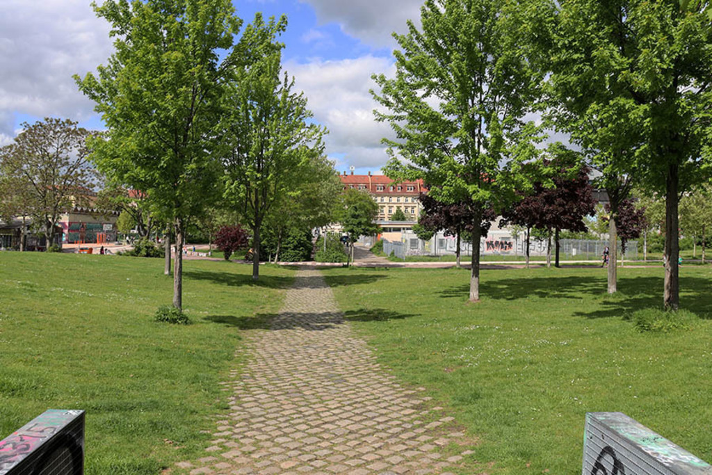 Rabet - Stadtteilpark | Entdecke über 20 Kategorien Leipzig-Motive: Foto-Downloads, hochwertige Poster, Leinwand- & Fine-Art-Prints. Jetzt Lieblingsfoto im Bildlexikon Leipzig Shop bestellen!