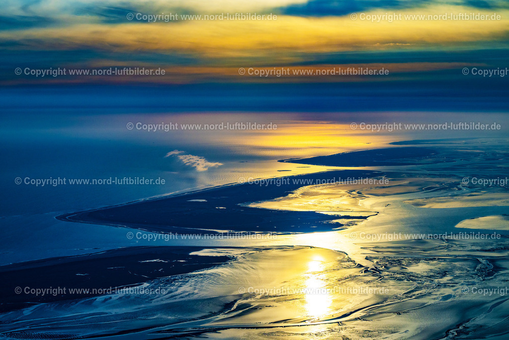 Langeoog_Spiekeroog_Sonnenaufgang_ELS_4544190523 | LANGEOOG 19.05.2023 Küstenbereich der der Nordsee - Insel - Insel in Langeoog auf der Insel Langeoog im Bundesland Niedersachsen, Deutschland. Weiterführende Informationen bei: Tourismus-Service Langeoog. // Coastal area the North Sea island - Island in Langeoog on island Langeoog in the state Lower Saxony, Germany. Further information at: Tourismus-Service Langeoog. Foto: Martin Elsen