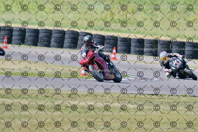 26BT02-0388 | markuskiefer.com - Realisiert mit Pictrs.com