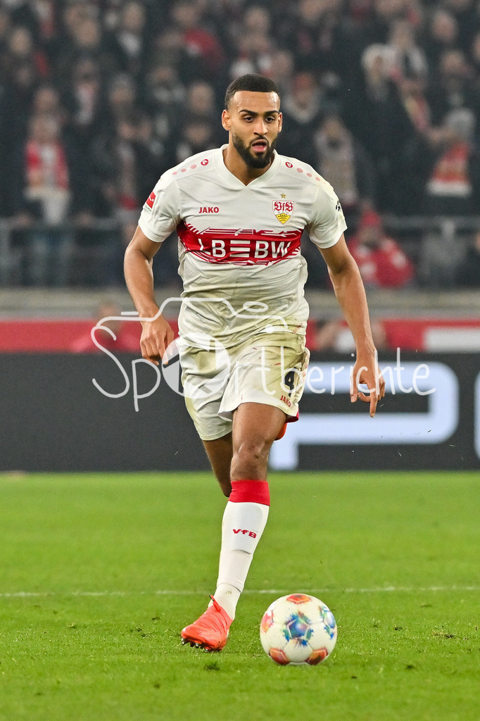 VfB Stuttgart - SG Eintracht Frankfurt | STUTTGART, GERMANY - 13. JANUARY: am Ball Josha VAGNOMAN (VfB Stuttgart 4) / Einzelfoto / Freisteller während dem Bundesligamatch zwischen dem VfB Stuttgart und der SG Eintracht Frankfurt am 17. Spieltag in der MHP-Arena / DFL REGULATIONS PROHIBIT ANY USE OF PHOTOGRAPHS AS IMAGE SEQUENCES AND/OR QUASI-VIDEO