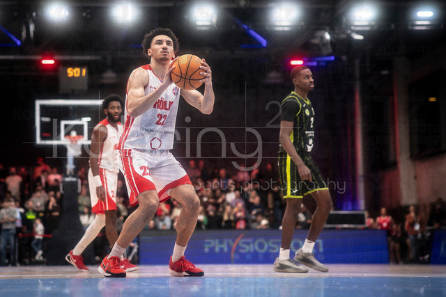 Barmer 2. Basketball Bundesliga ProA: Rheinstars Koeln vs. BBC Bayreuth, 11.01.26 | Köln, 11.01.26 - Justin Onyejiaka (RheinStars Köln, 22, SF) beim Freiwurf während des Spiels der Barmer 2. Basketball Bundesliga ProA: Rheinstars Koeln vs. BBC Bayreuth in der Motor World in Köln.