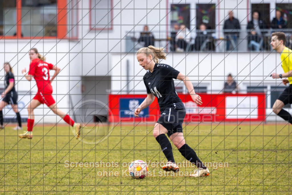20250223_141049_0522 | #,1.FC Donzdorf (rot) vs. TSV Tettnang (schwarz), Fussball, Frauen-WFV-Pokal Achtelfinale, Saison 2024/2025, Rasenplatz Lautertal Stadion, Süßener Straße 16, 73072 Donzdorf, 23.02.2025 - 13:00 Uhr,Foto: PhotoPeet-Sportfotografie/Peter Harich
