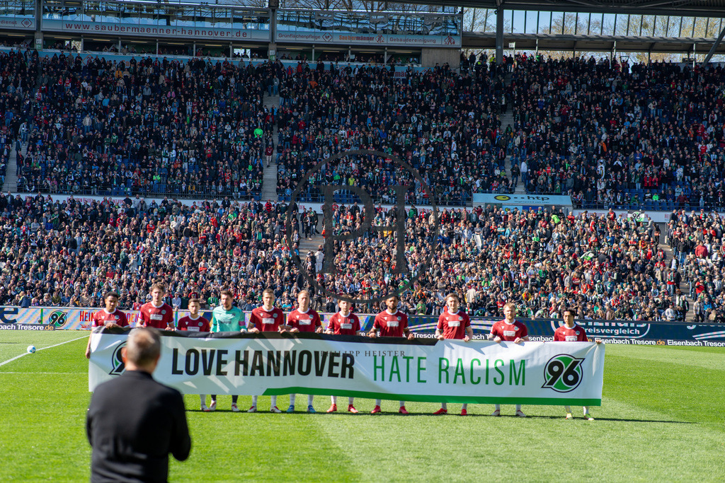 Hannover 96 vs 1. FC Magdeburg – 2. Bundesliga – 29.03.2025 | Szene aus dem 2. Bundesliga-Spiel des 27. Spieltags zwischen Hannover 96 und dem 1. FC Magdeburg am 29. März 2025 in der Heinz von Heiden Arena in Hannover. Endstand: 0:0. Fotografiert von Philipp Heist. - Realisiert mit Pictrs.com